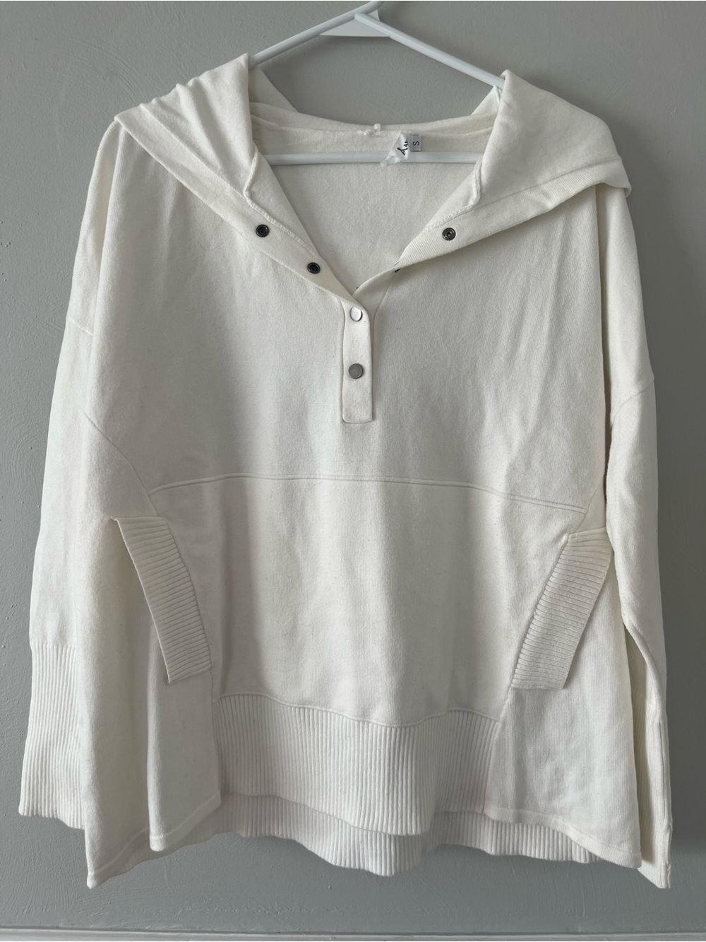 Women's Cream Snap-Placket Hooded Pullover Sweatshirt